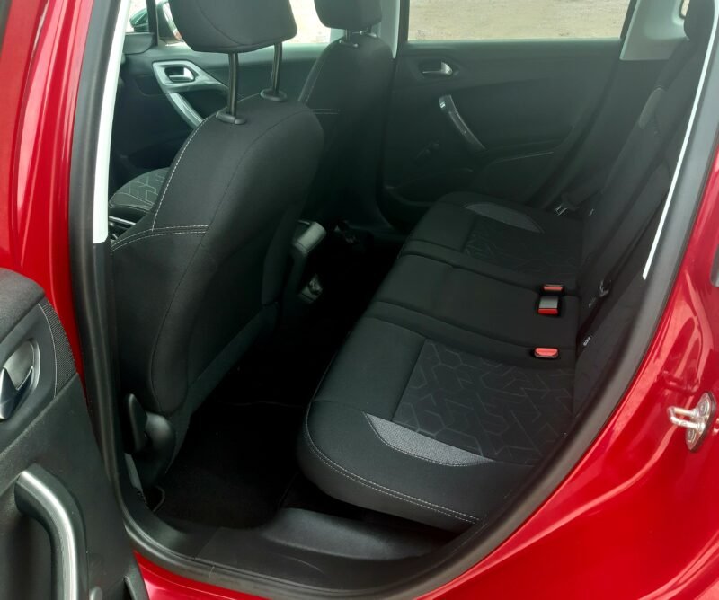 PEUGEOT 2008 1.6 hdi 100 cv Style