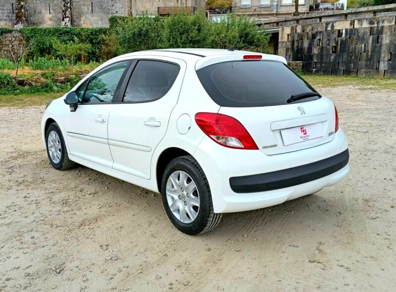 PEUGEOT 207+ 1.4 HDI 68 CV ACTIVE