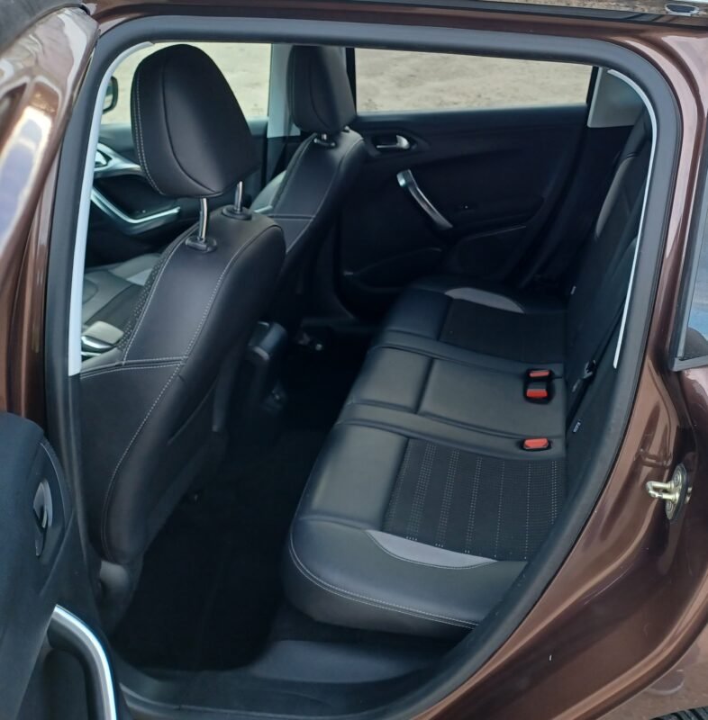 PEUGEOT 2008 1.6 e-hdi 115 cv Allure