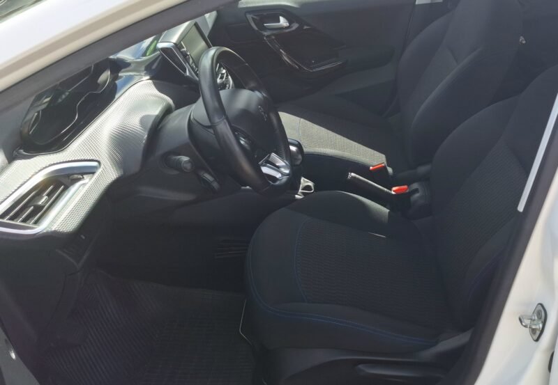 PEUGEOT 208 1.6 hdi 100 cv Style