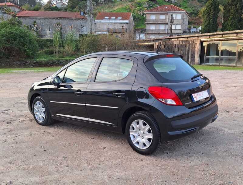 PEUGEOT 207+ 1.4 HDI 68 CV ACTIVE