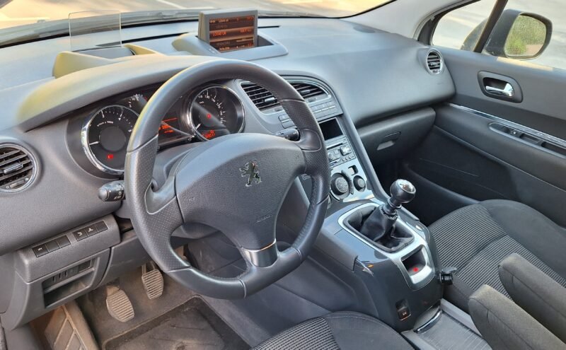 PEUGEOT 5008 2.0 Hdi 150 cv Premium