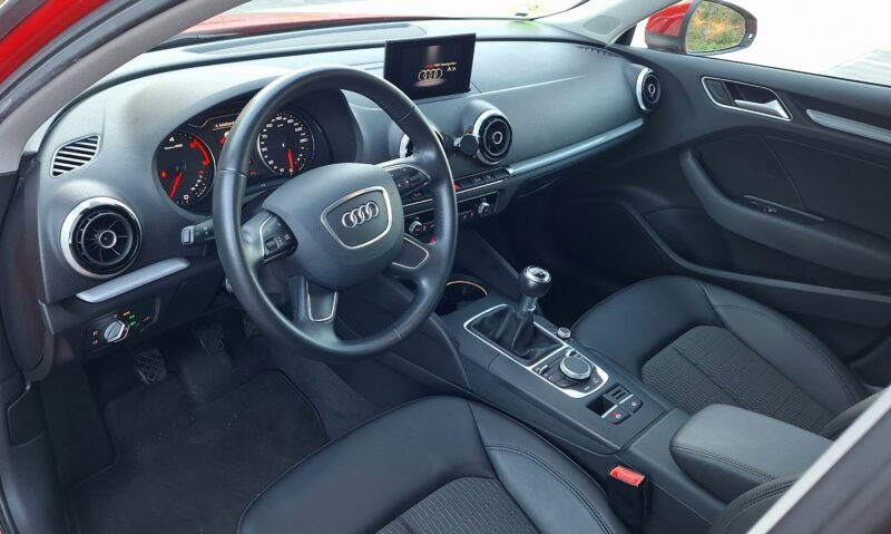 AUDI A3 2.0 TDI 150CV clean Attraction